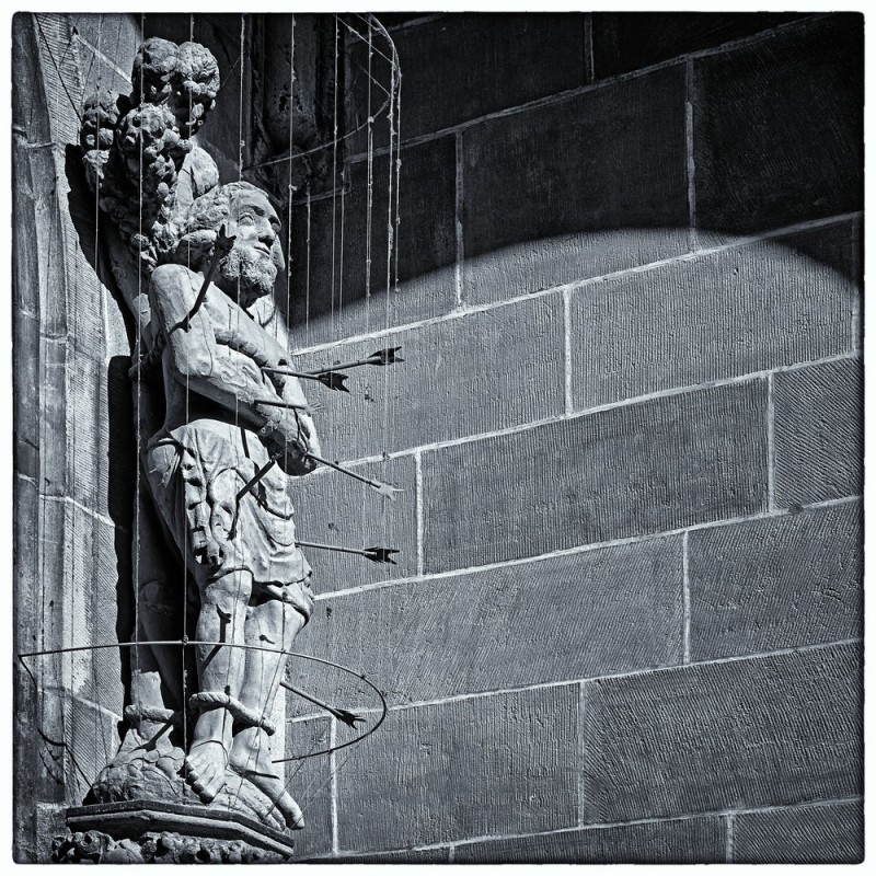 heilige Gewalt - gewaltige Heiligkeit
